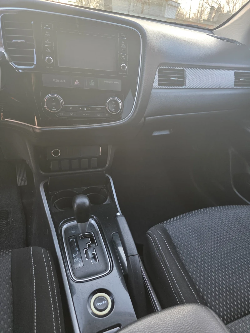Mitsubishi Outlander 2.4 170кс., снимка 7 - Автомобили и джипове - 52831505