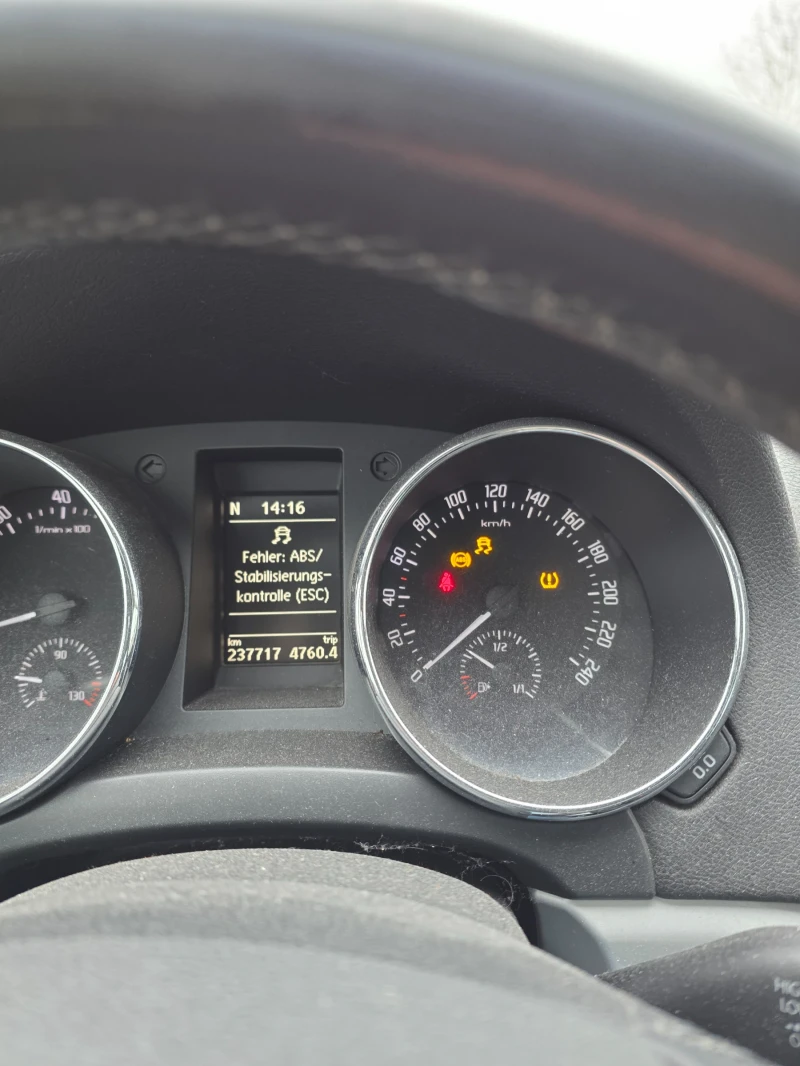 Skoda Yeti 1.2TSI , снимка 15 - Автомобили и джипове - 53181888