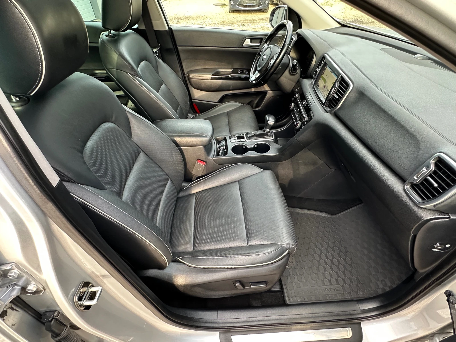 Kia Sportage 2.0CRDI* FULL* AVTOMAT* NAVI* 4WD - изображение 10