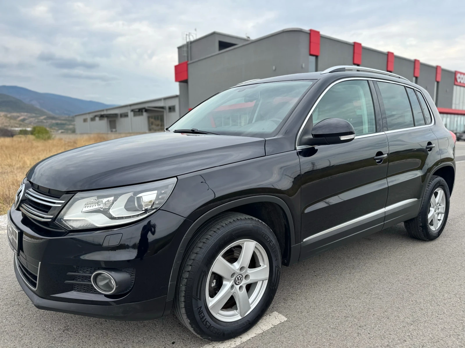 VW Tiguan 2.0TDI 140к. / LED / FACELIFT / 4MOTION / PANORAMA - изображение 3