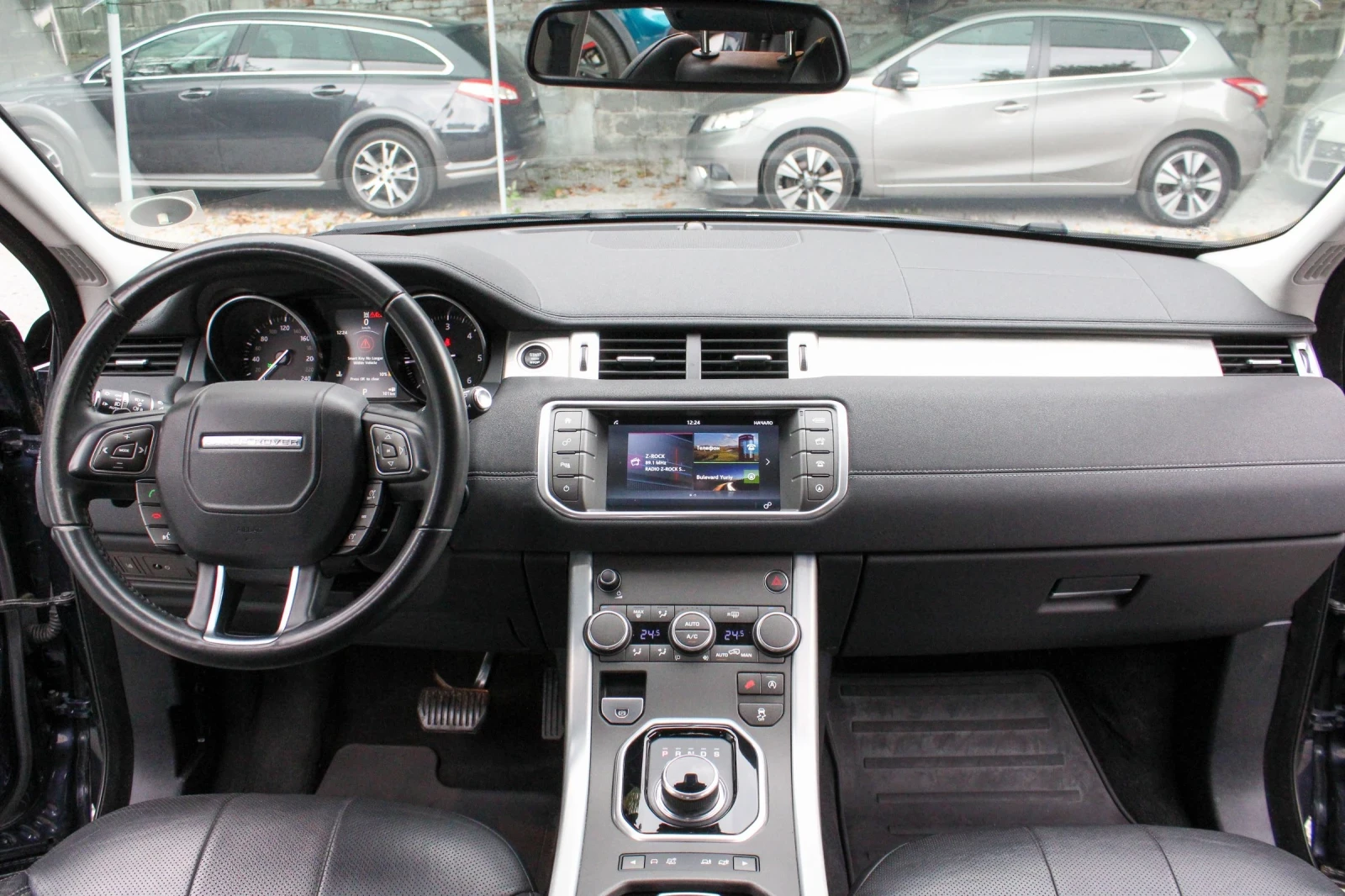 Land Rover Range Rover Evoque 2.0TD4 PURE / 8ZF / ОБСЛУЖЕН, снимка 11 - Автомобили и джипове - 54512876