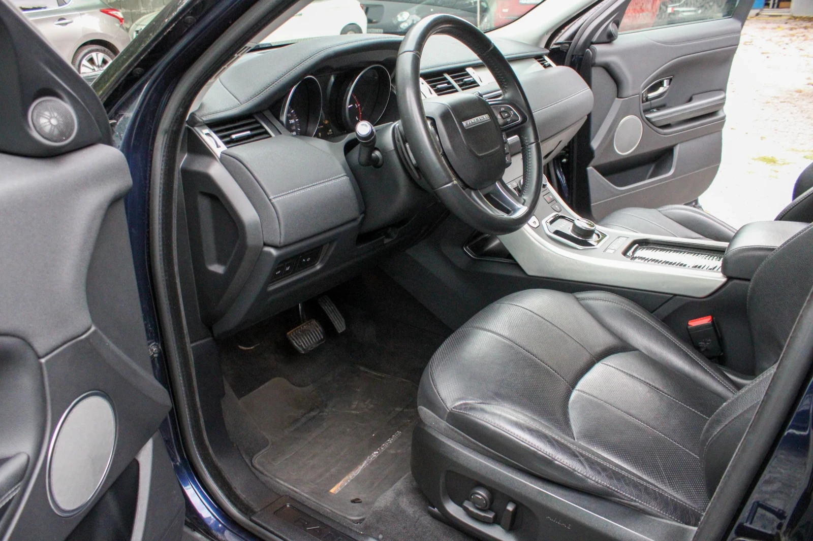 Land Rover Range Rover Evoque 2.0TD4 PURE / 8ZF / ОБСЛУЖЕН, снимка 9 - Автомобили и джипове - 54512876