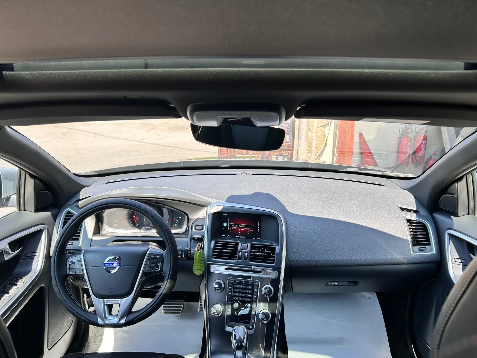 Volvo XC60 2.4 d R-design AWD, снимка 8 - Автомобили и джипове - 55569141