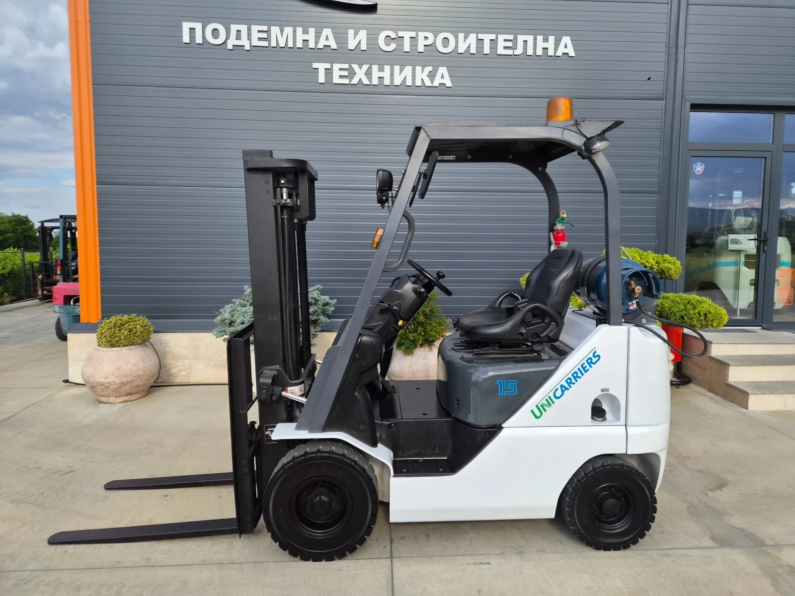 Мотокар Nissan газ + бензин / автомат / парно / като нов !, снимка 2 - Индустриална техника - 54649279