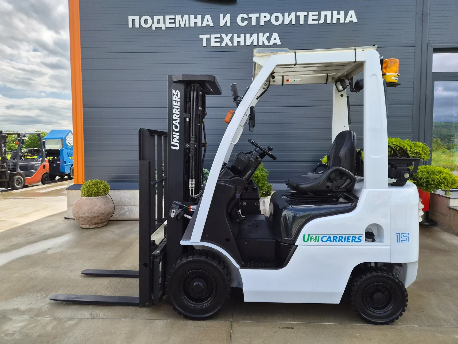 Мотокар Nissan изравнител / триплекс + св. ход / автомат / парно , снимка 2 - Индустриална техника - 54649279
