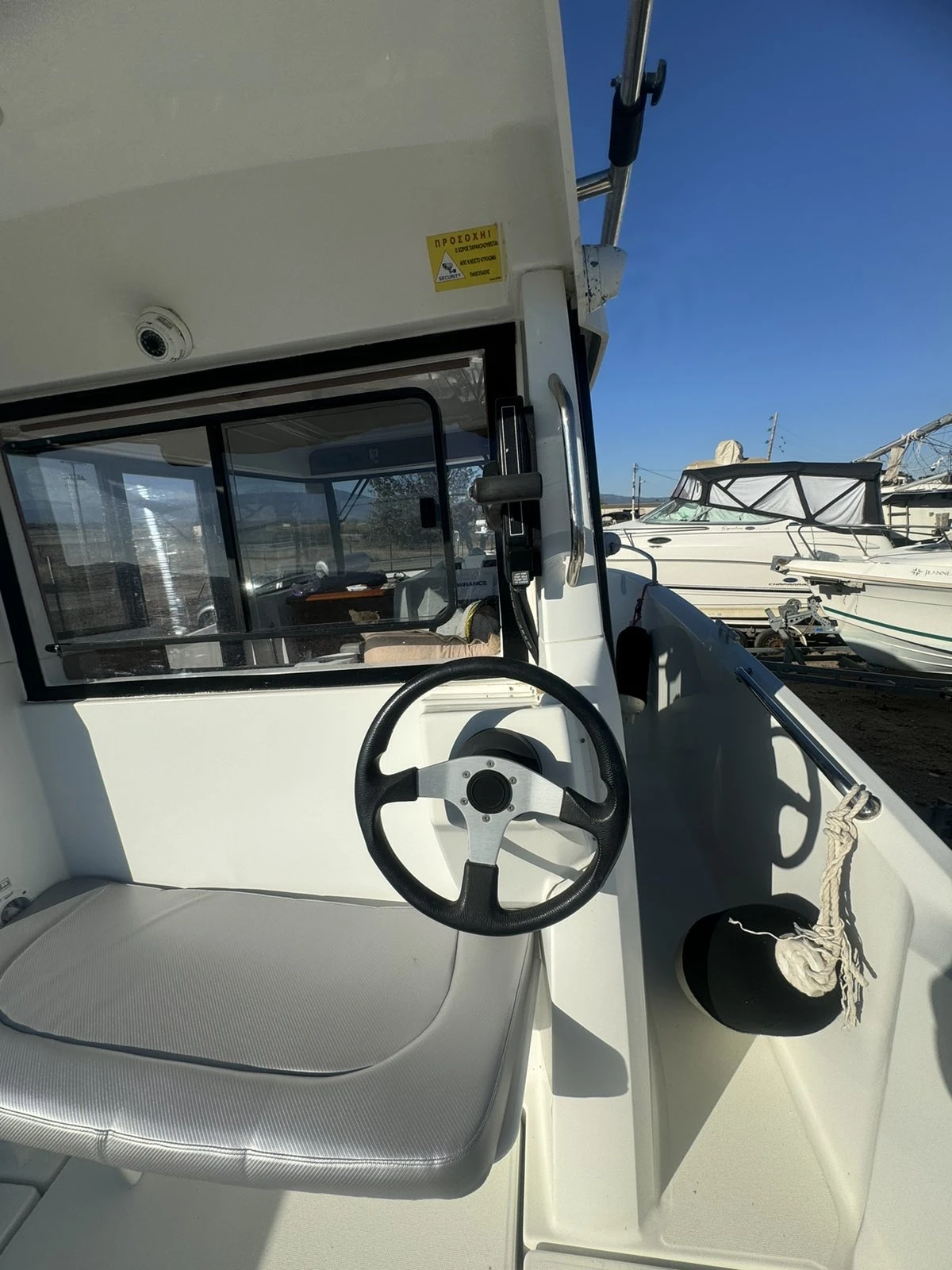 Моторна яхта Beneteau Barracuda 7 - изображение 8