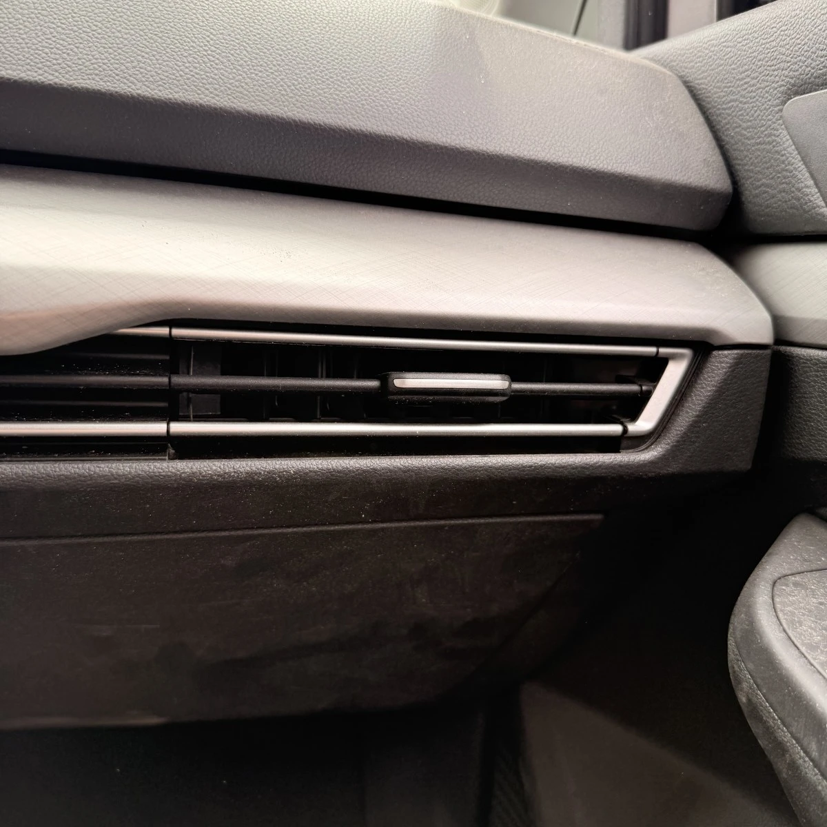 Въздуховод десен VW Golf 85 20 TDI DTR 2021 5H1819704B