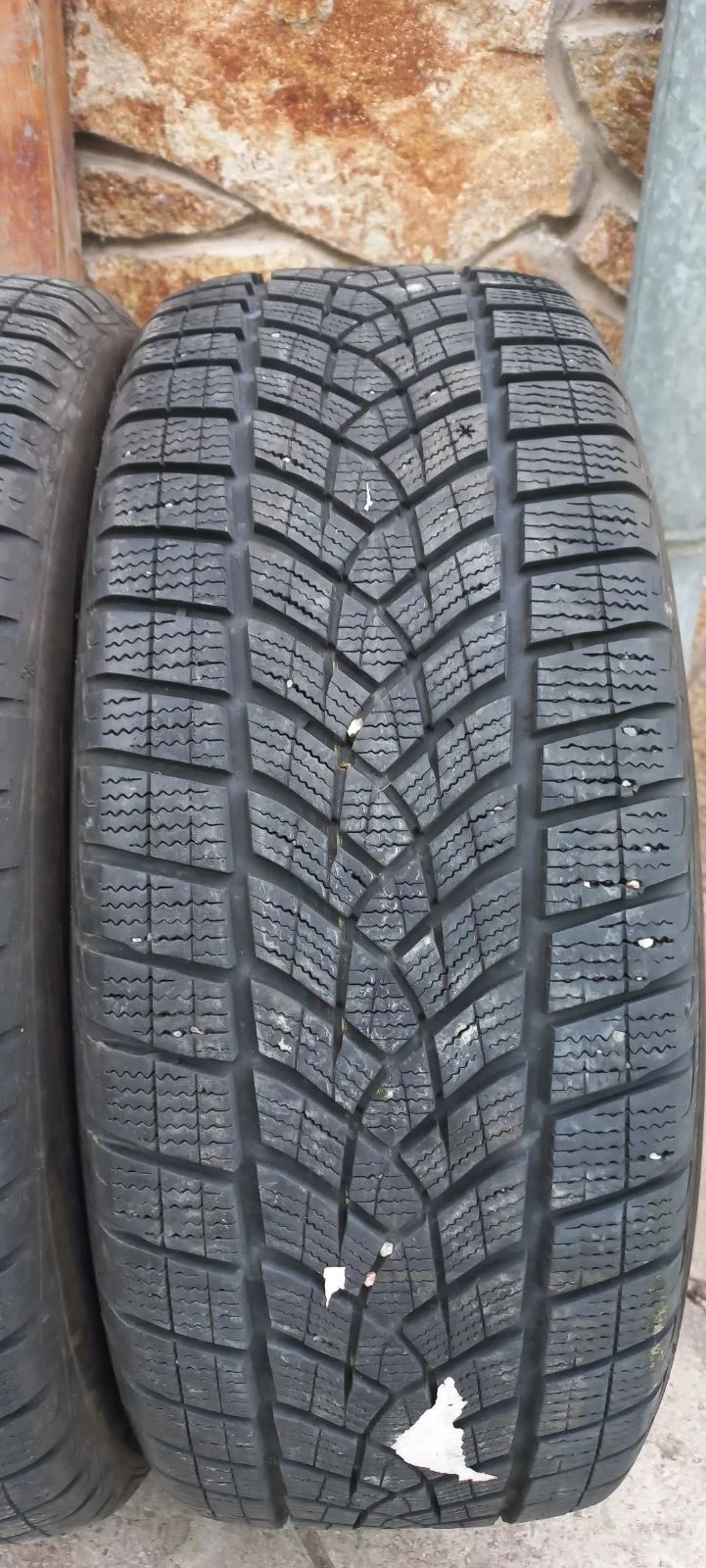 Гуми Зимни 225/55R18, снимка 4 - Гуми и джанти - 46969765