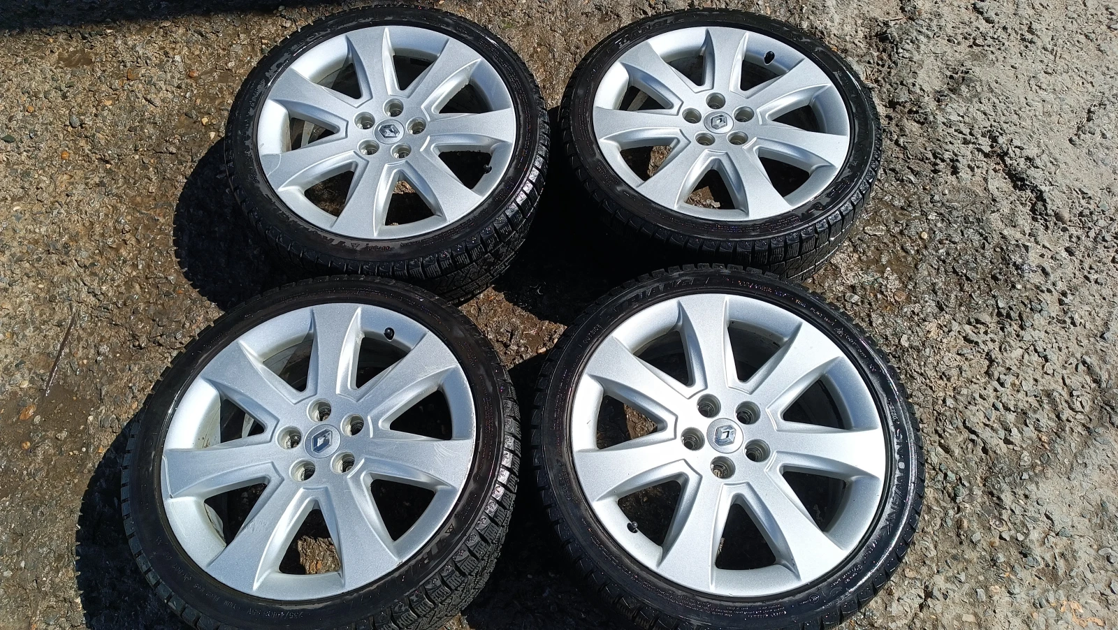 Гуми с джанти Triangle 235/40R18
