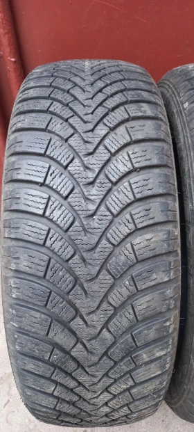 Гуми Зимни 205/60R16, снимка 3 - Гуми и джанти - 46969765