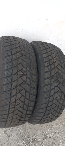 Гуми Зимни 205/60R16, снимка 2 - Гуми и джанти - 52248270