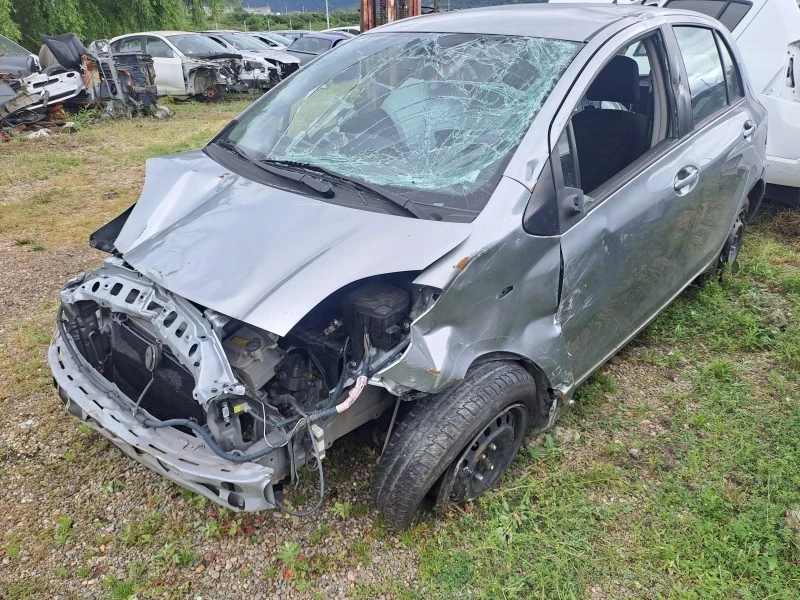 Toyota Yaris 1.0 бенз., снимка 1 - Автомобили и джипове - 41226812