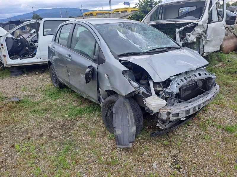 Toyota Yaris 1.0 бенз., снимка 2 - Автомобили и джипове - 41226812