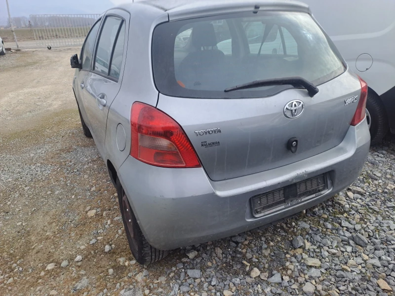Toyota Yaris 1.0 бенз., снимка 10 - Автомобили и джипове - 41226812