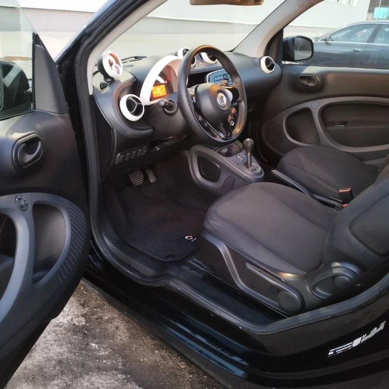 Smart Fortwo ТОП Състояние, Визия и ЦЕНА!!!!, снимка 3 - Автомобили и джипове - 49131685