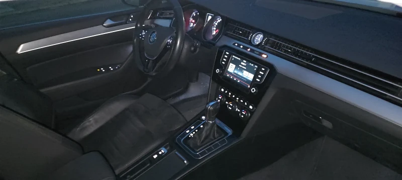 VW Passat 2.0TDI//190кс//R-LINE//4MOTION//, снимка 16 - Автомобили и джипове - 52929995
