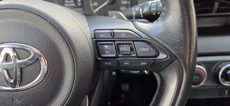 Toyota Yaris АВТОМАТИК ГАРАНЦИЯ 05.2031г., снимка 14 - Автомобили и джипове - 53355722