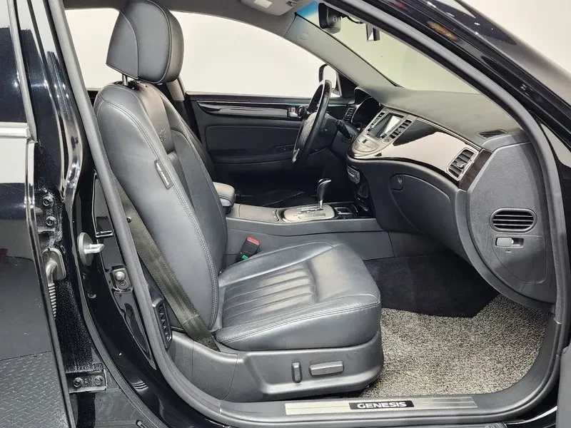 Hyundai Genesis 3.3, снимка 11 - Автомобили и джипове - 54618090