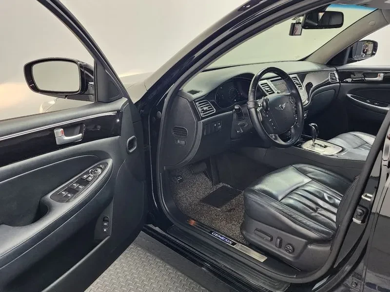 Hyundai Genesis 3.3, снимка 10 - Автомобили и джипове - 54618090