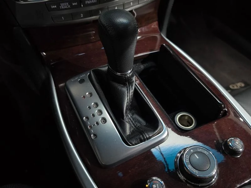 Infiniti Q70 3.7 Automatic, снимка 11 - Автомобили и джипове - 55597784