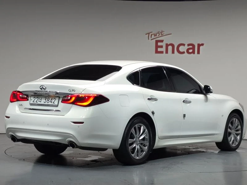 Infiniti Q70 3.7 Automatic