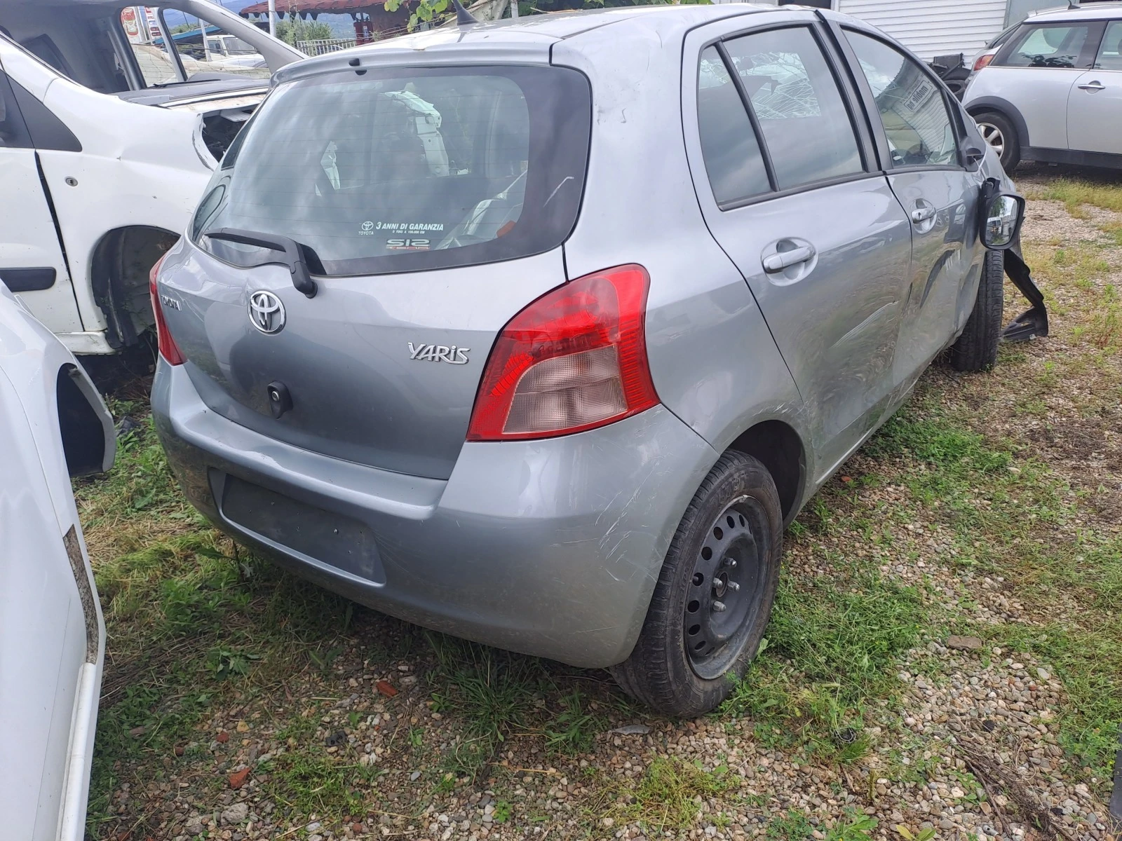 Toyota Yaris 1.0 бенз. - изображение 4