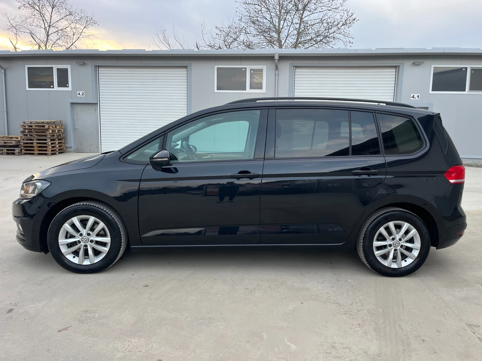 VW Touran 1, 6TDI-116k.с/6+ 1/АВТОМАТИК/НАВИГАЦИЯ/КАТО НОВ!! - изображение 4