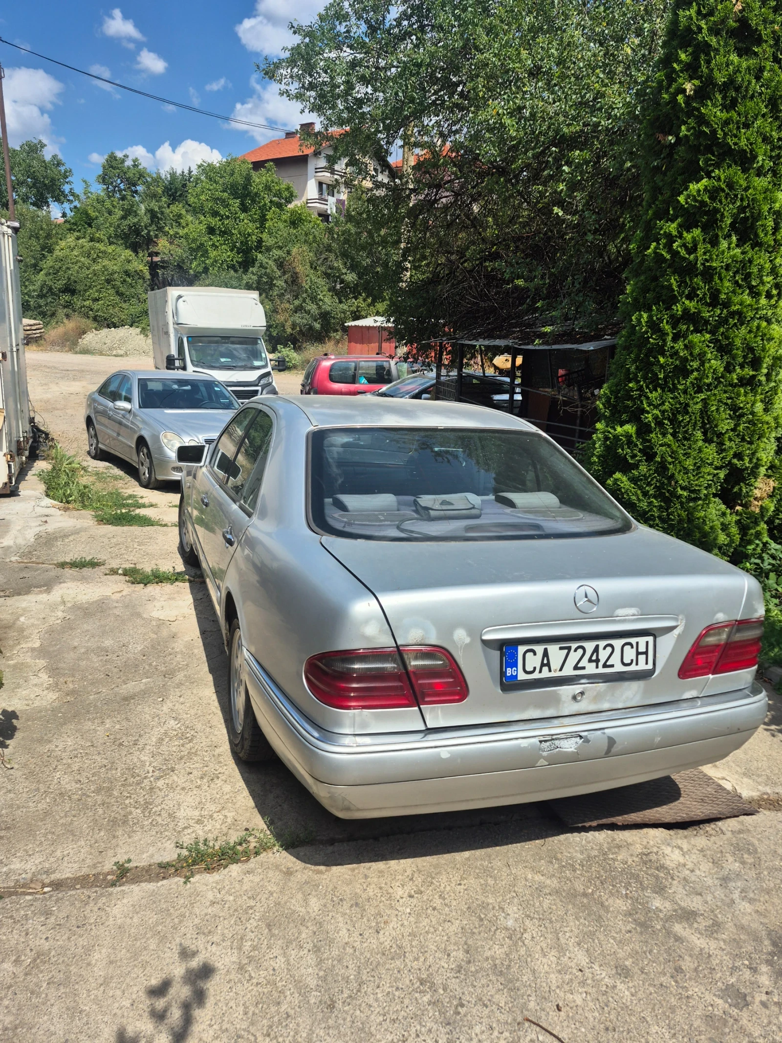 Mercedes-Benz E 220 Седан - изображение 3