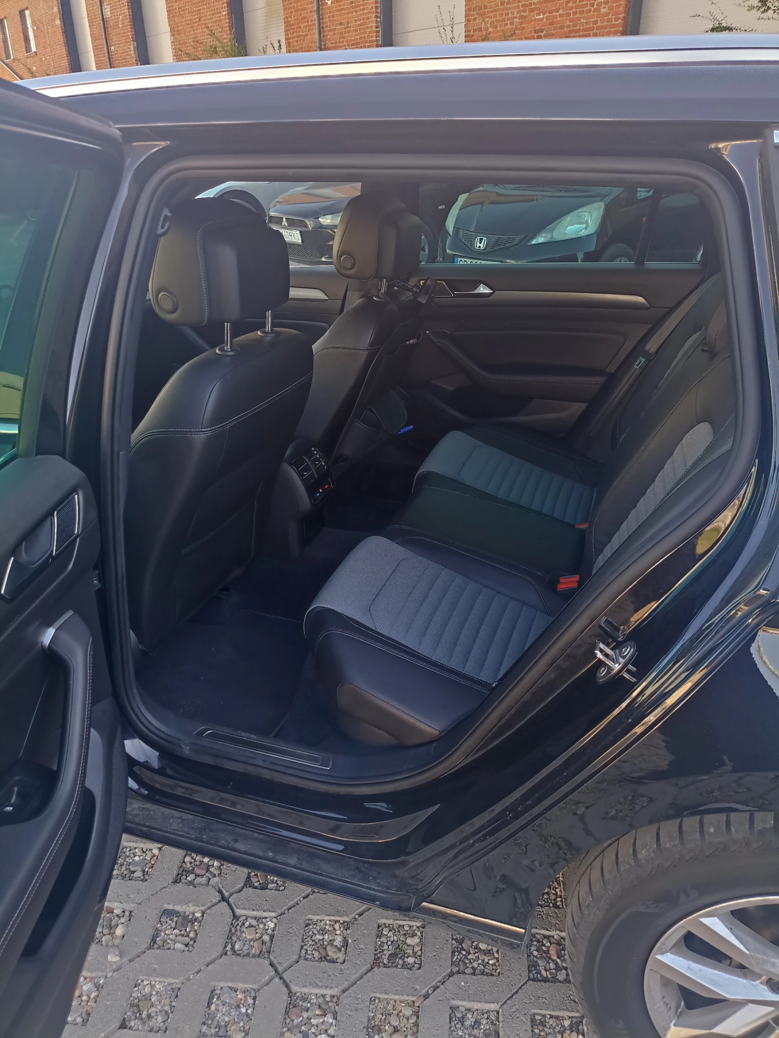 VW Passat R-Line Interior | Business Premium - изображение 8