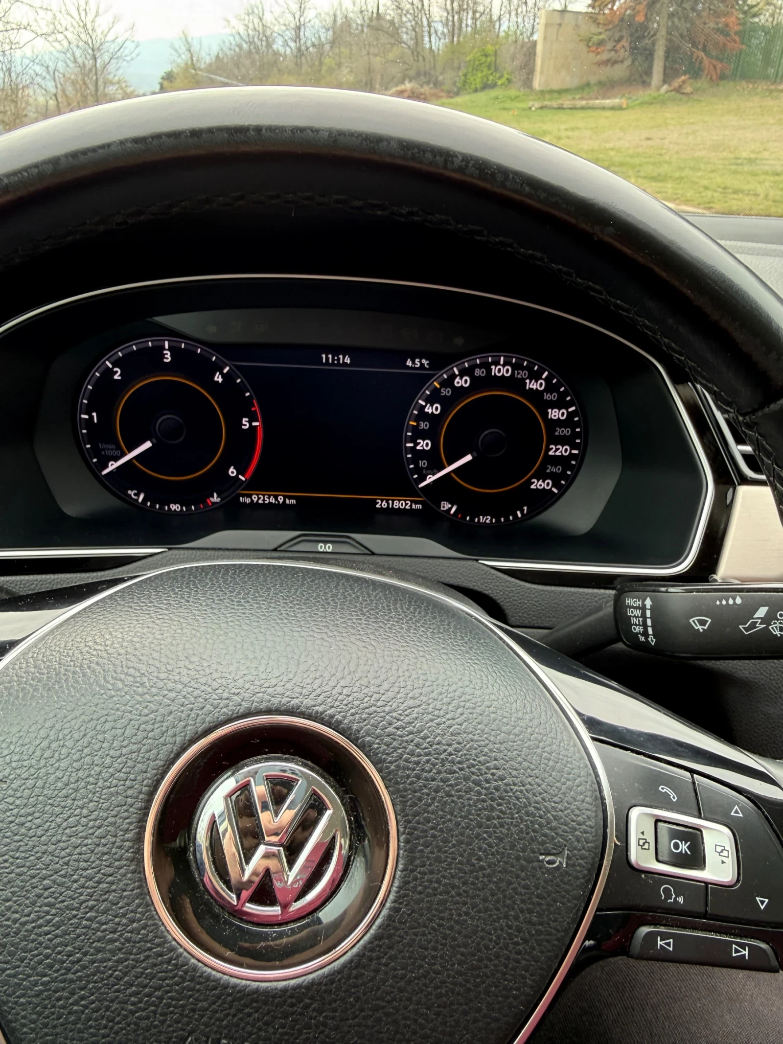 VW Passat Rline 2.0 TDI* HIGHLINE* VIRTUAL COCKPIT* DIST, снимка 8 - Автомобили и джипове - 53912111