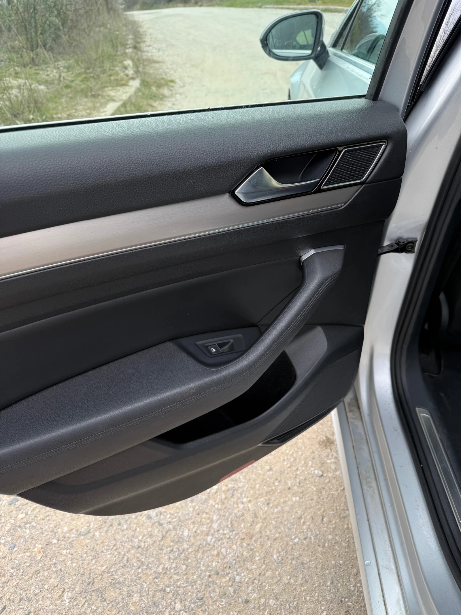 VW Passat Rline 2.0 TDI* HIGHLINE* VIRTUAL COCKPIT* DIST, снимка 10 - Автомобили и джипове - 53912111