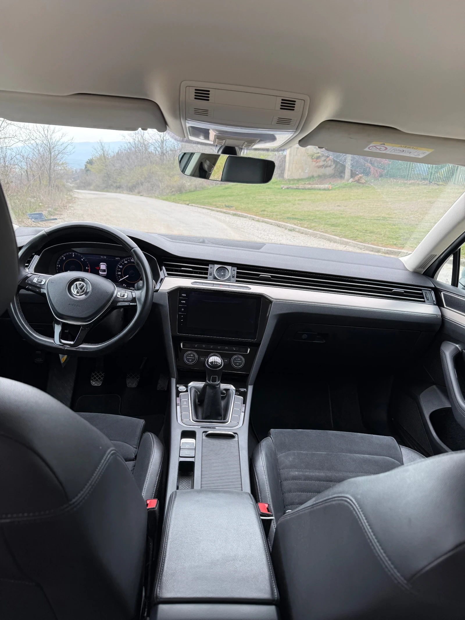 VW Passat Rline 2.0 TDI* HIGHLINE* VIRTUAL COCKPIT* DIST, снимка 9 - Автомобили и джипове - 53912111