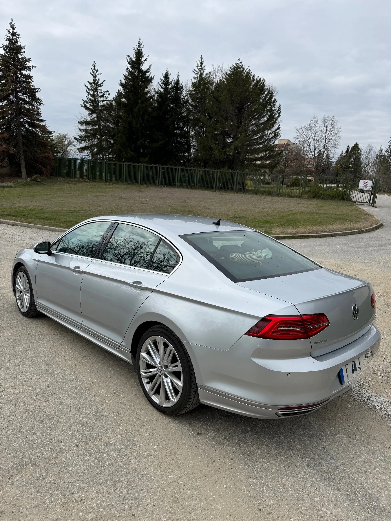 VW Passat Rline 2.0 TDI* HIGHLINE* VIRTUAL COCKPIT* DIST, снимка 3 - Автомобили и джипове - 53912111