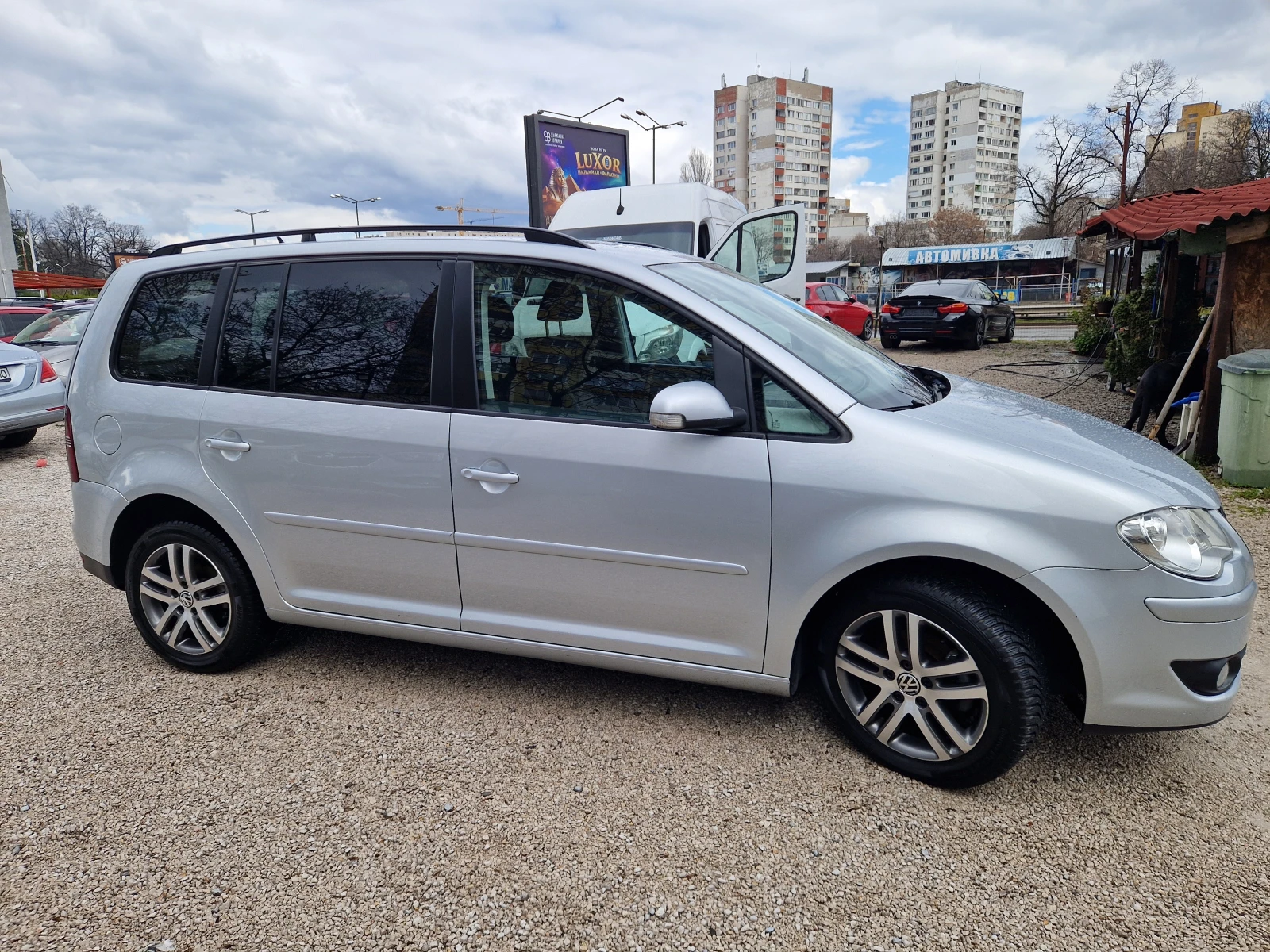 VW Touran 2.0Eco Fuel/HIGH LINE, снимка 4 - Автомобили и джипове - 54081128