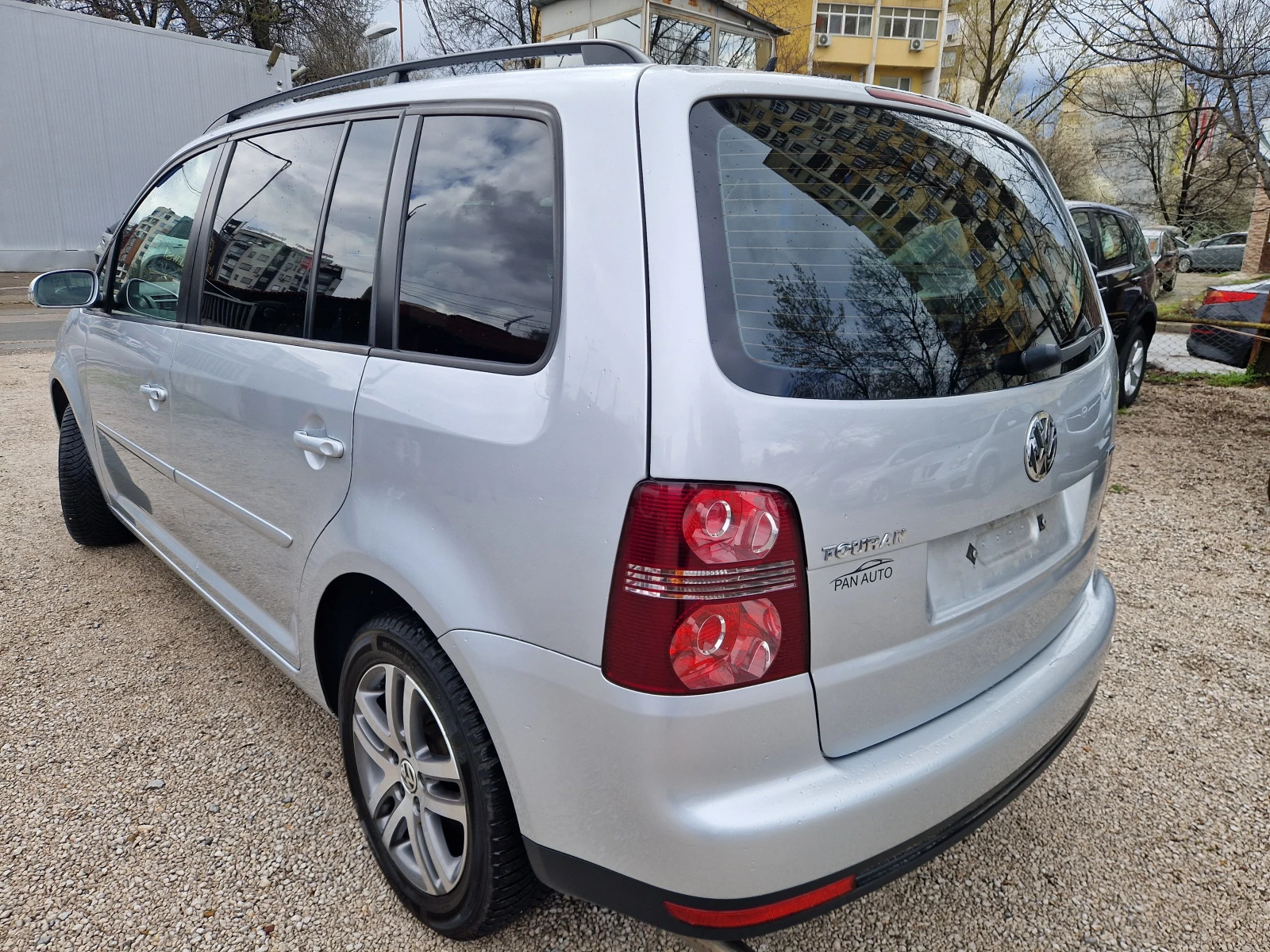 VW Touran 2.0Eco Fuel/HIGH LINE, снимка 7 - Автомобили и джипове - 54081128