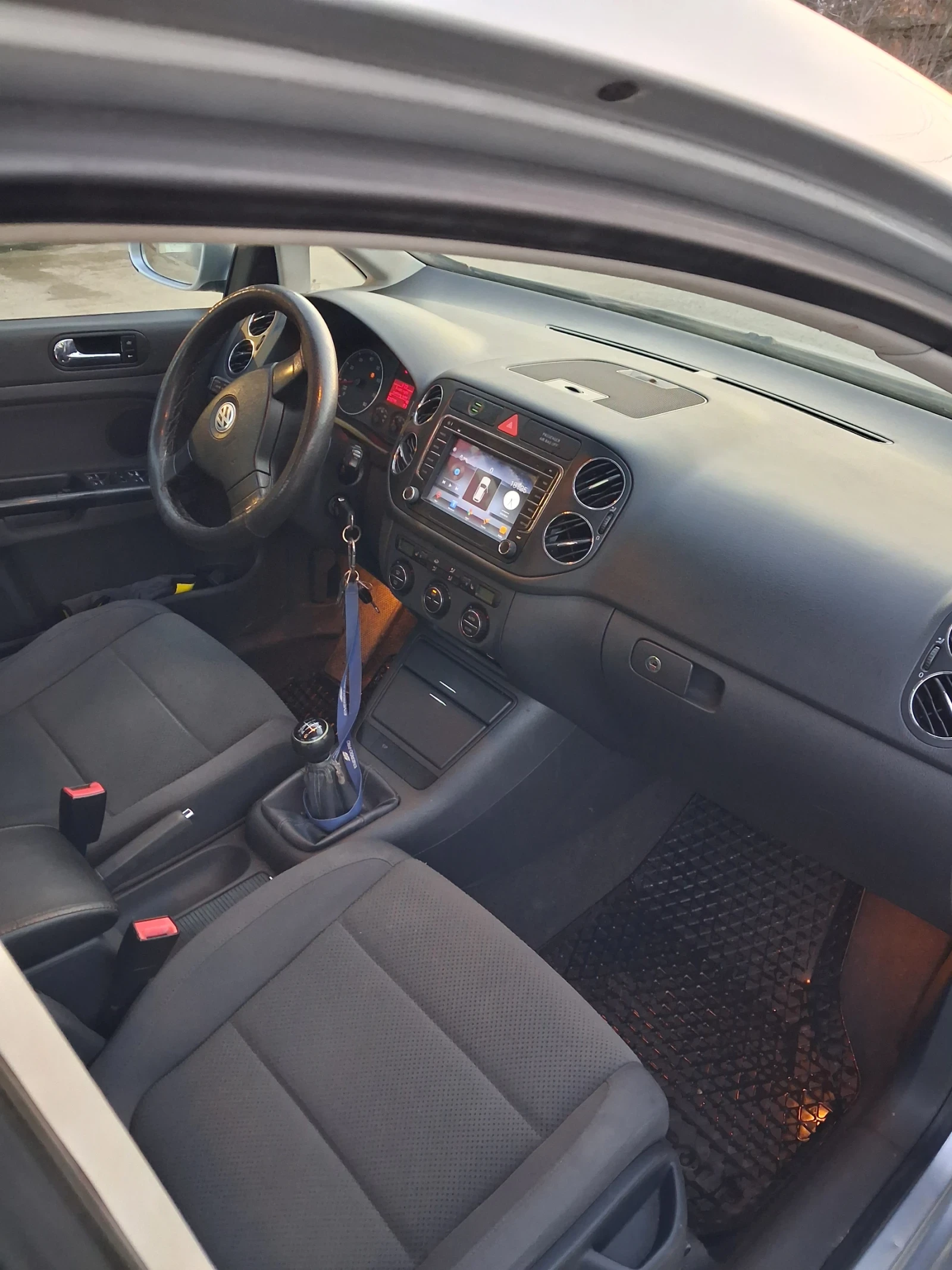 VW Golf Golf Plus, снимка 8 - Автомобили и джипове - 54436104