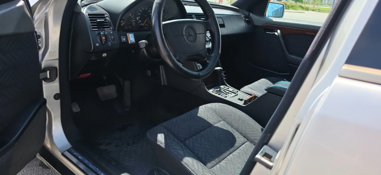 Mercedes-Benz C 180, снимка 11 - Автомобили и джипове - 54492711