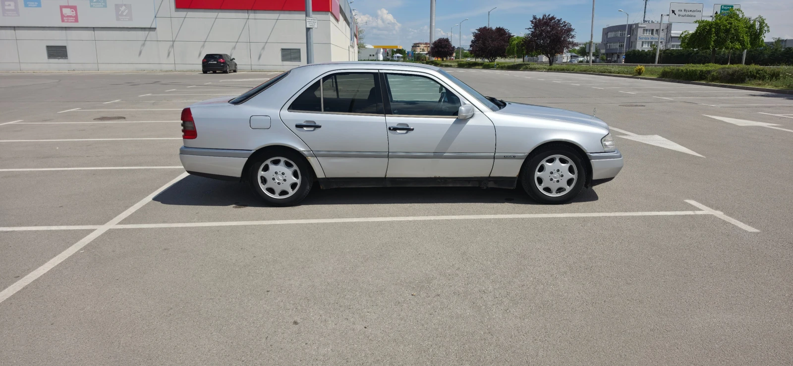 Mercedes-Benz C 180, снимка 8 - Автомобили и джипове - 54492711