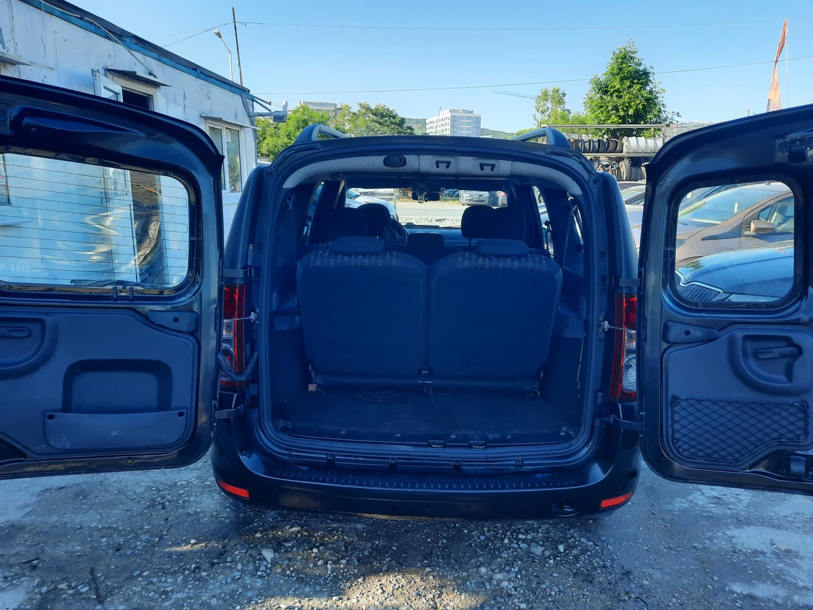 Dacia Logan 2010та 1.6i 6+ 1 A/C, снимка 8 - Автомобили и джипове - 54683673