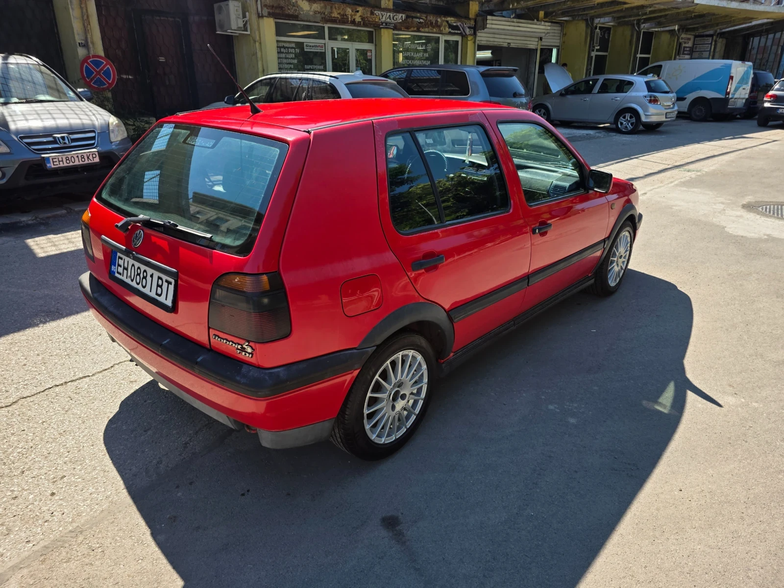 VW Golf 1.9tdi 90k.c., снимка 3 - Автомобили и джипове - 55308573