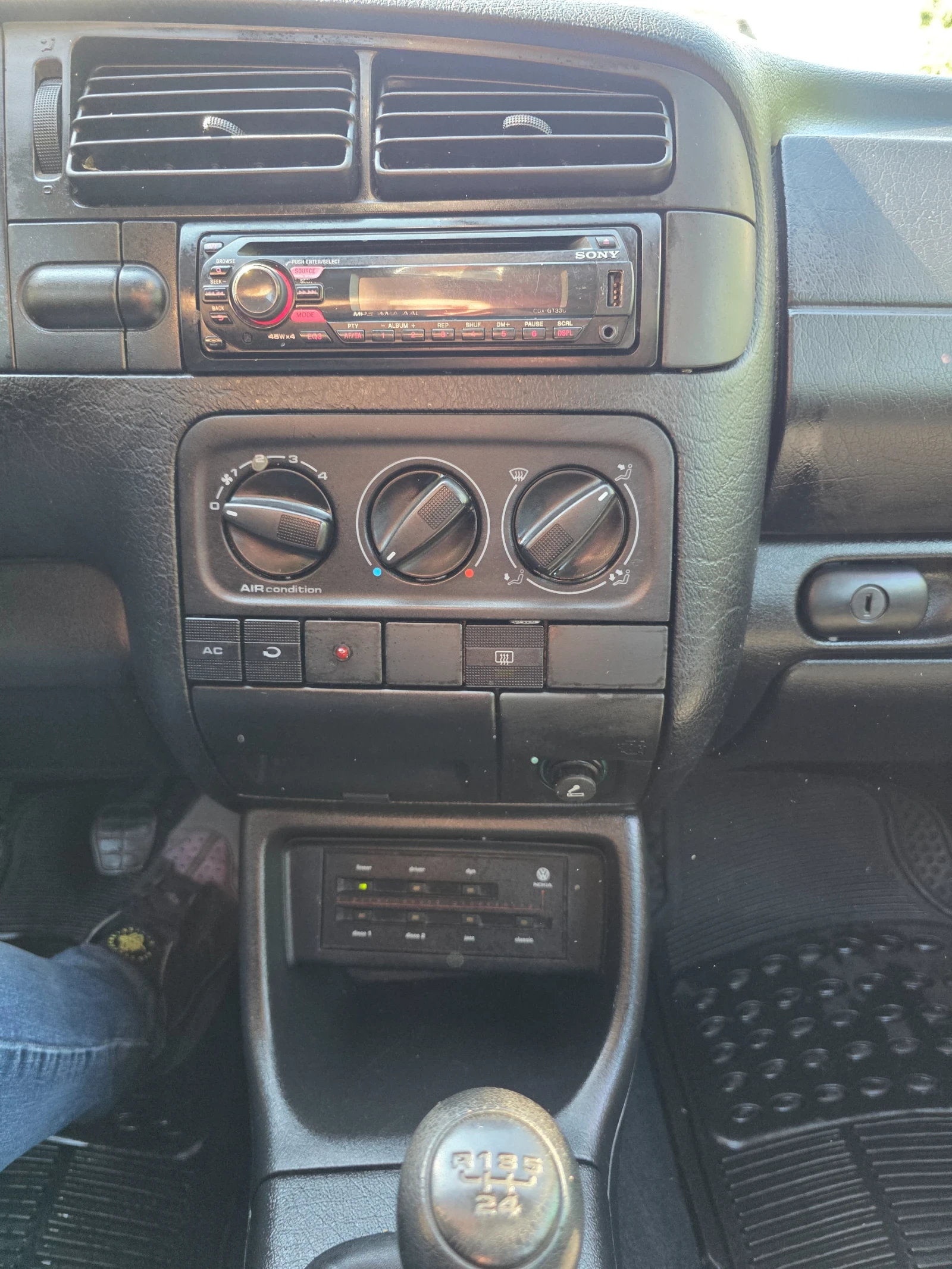 VW Golf 1.9tdi 90k.c., снимка 11 - Автомобили и джипове - 55308573