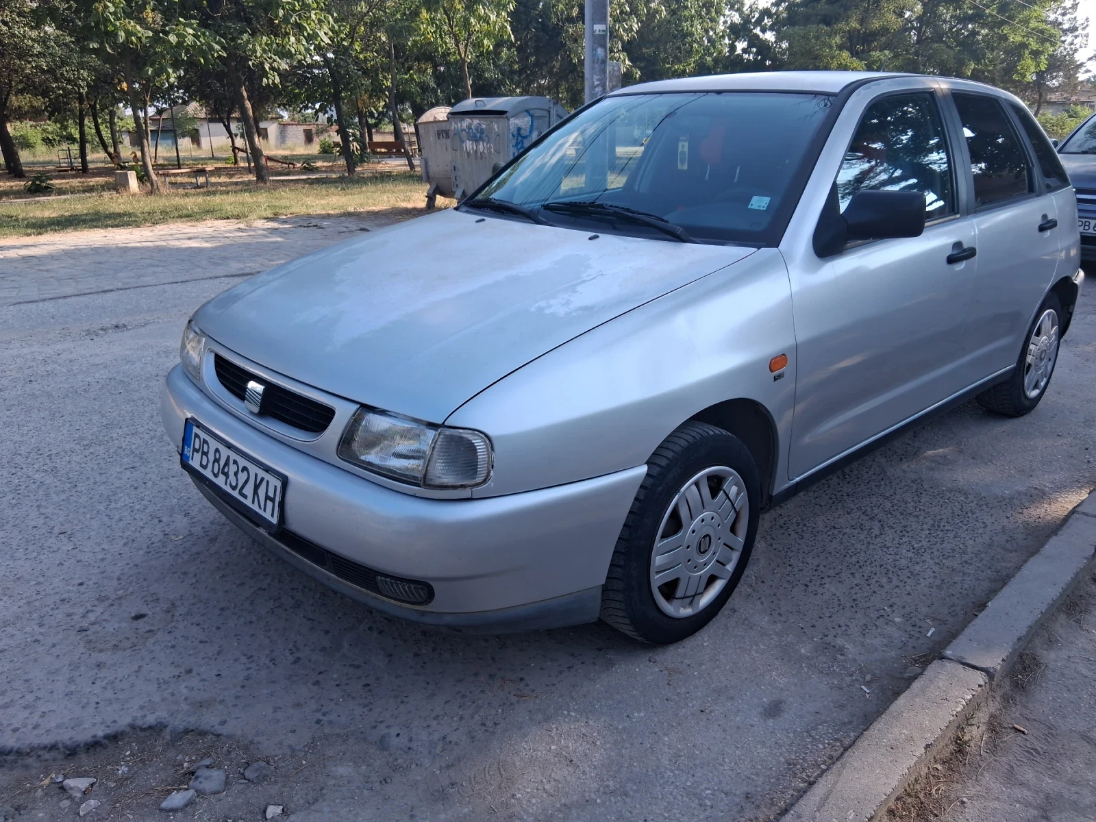 Seat Ibiza 1.0 Бензин, снимка 4 - Автомобили и джипове - 55537745