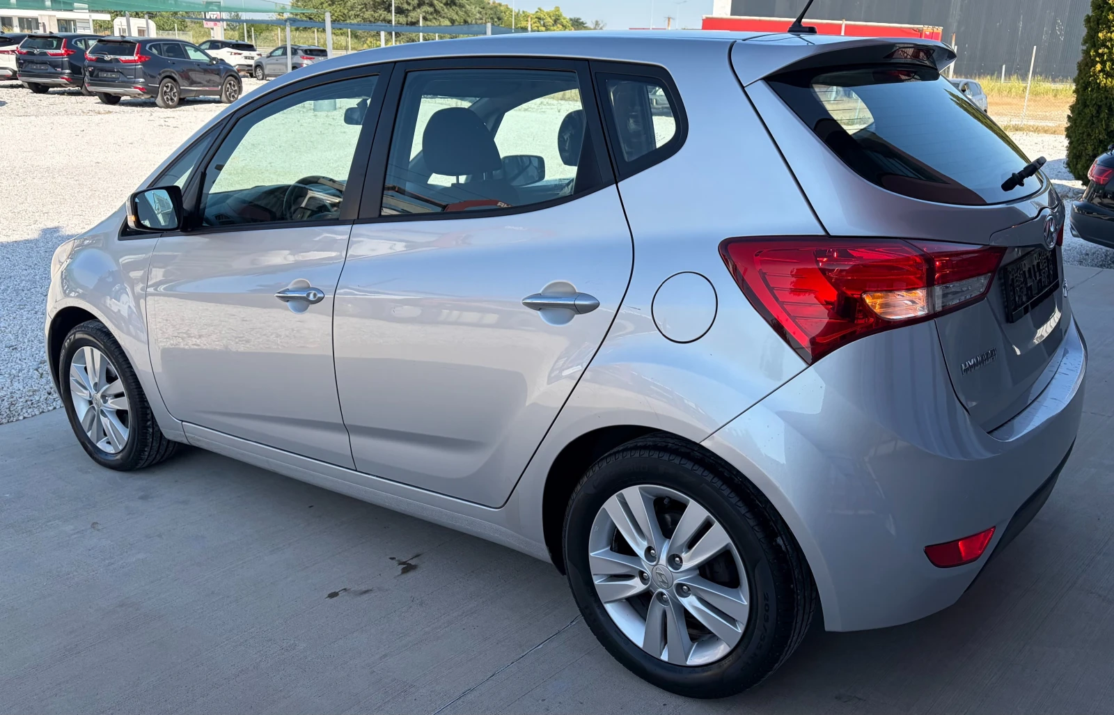 Hyundai Ix20 1.4i, снимка 6 - Автомобили и джипове - 55610387