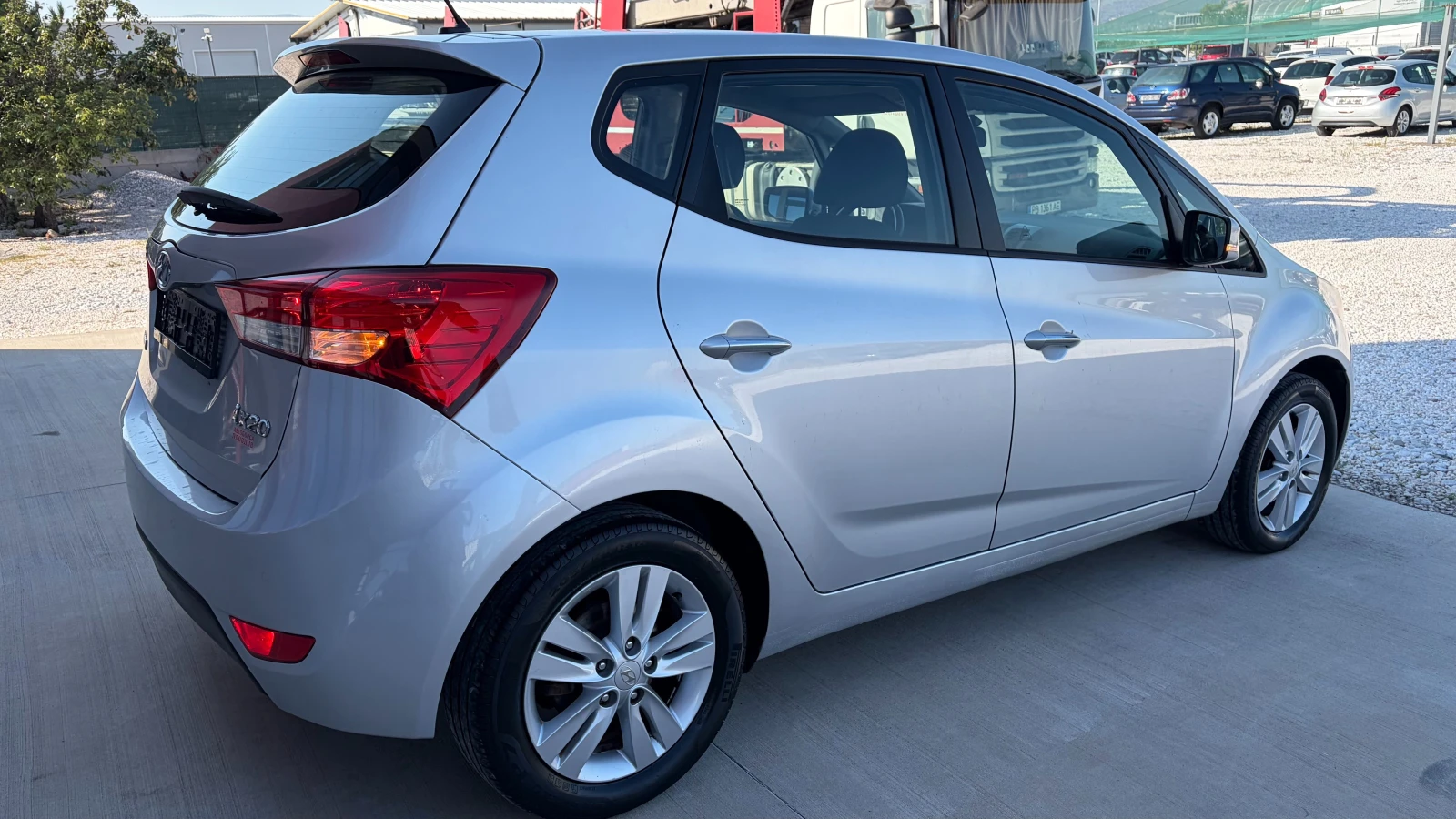 Hyundai Ix20 1.4i, снимка 4 - Автомобили и джипове - 55610387