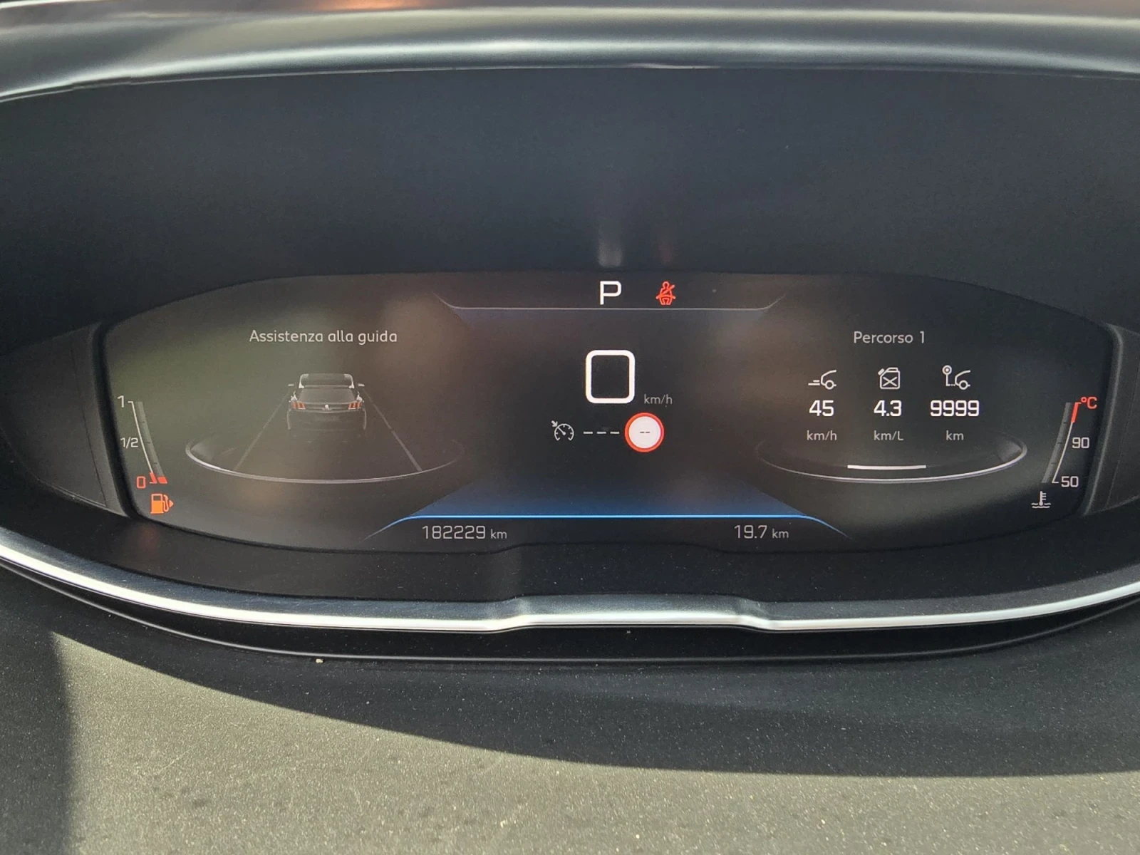 Peugeot 3008 1.5BLUEHDI 131к.с Active Pack, снимка 17 - Автомобили и джипове - 55654734