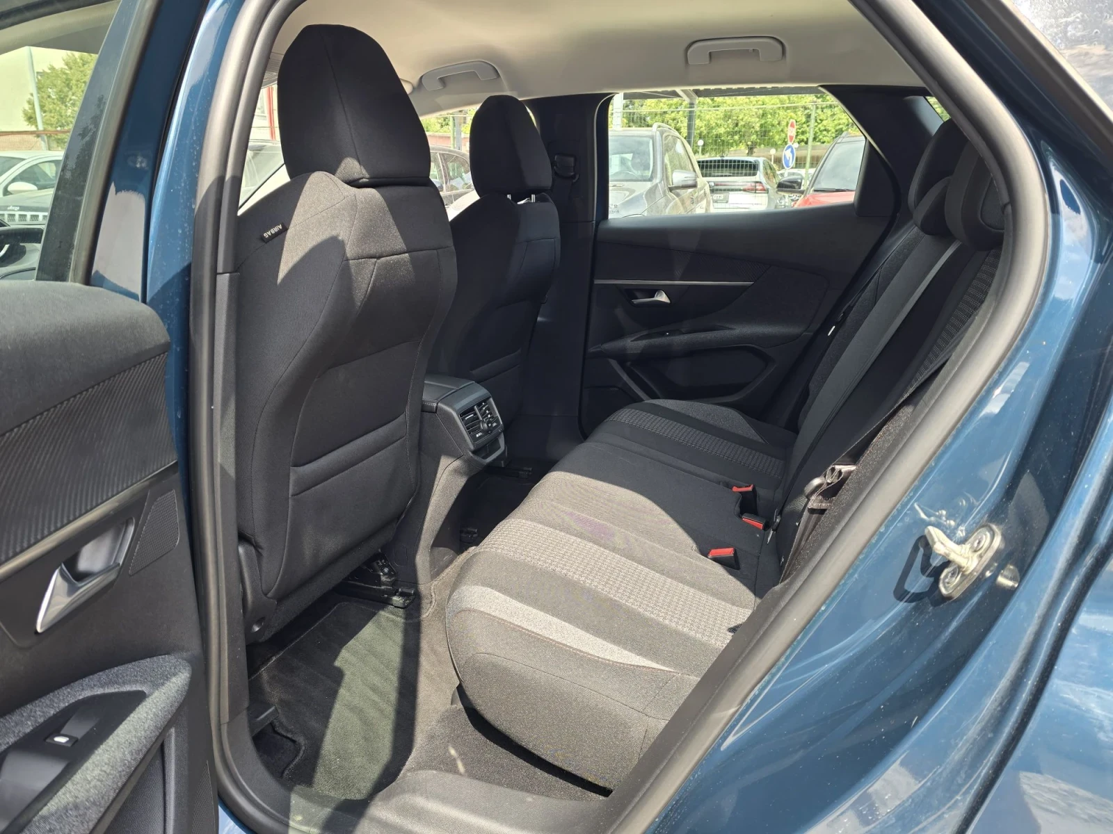 Peugeot 3008 1.5BLUEHDI 131к.с Active Pack, снимка 11 - Автомобили и джипове - 55654734