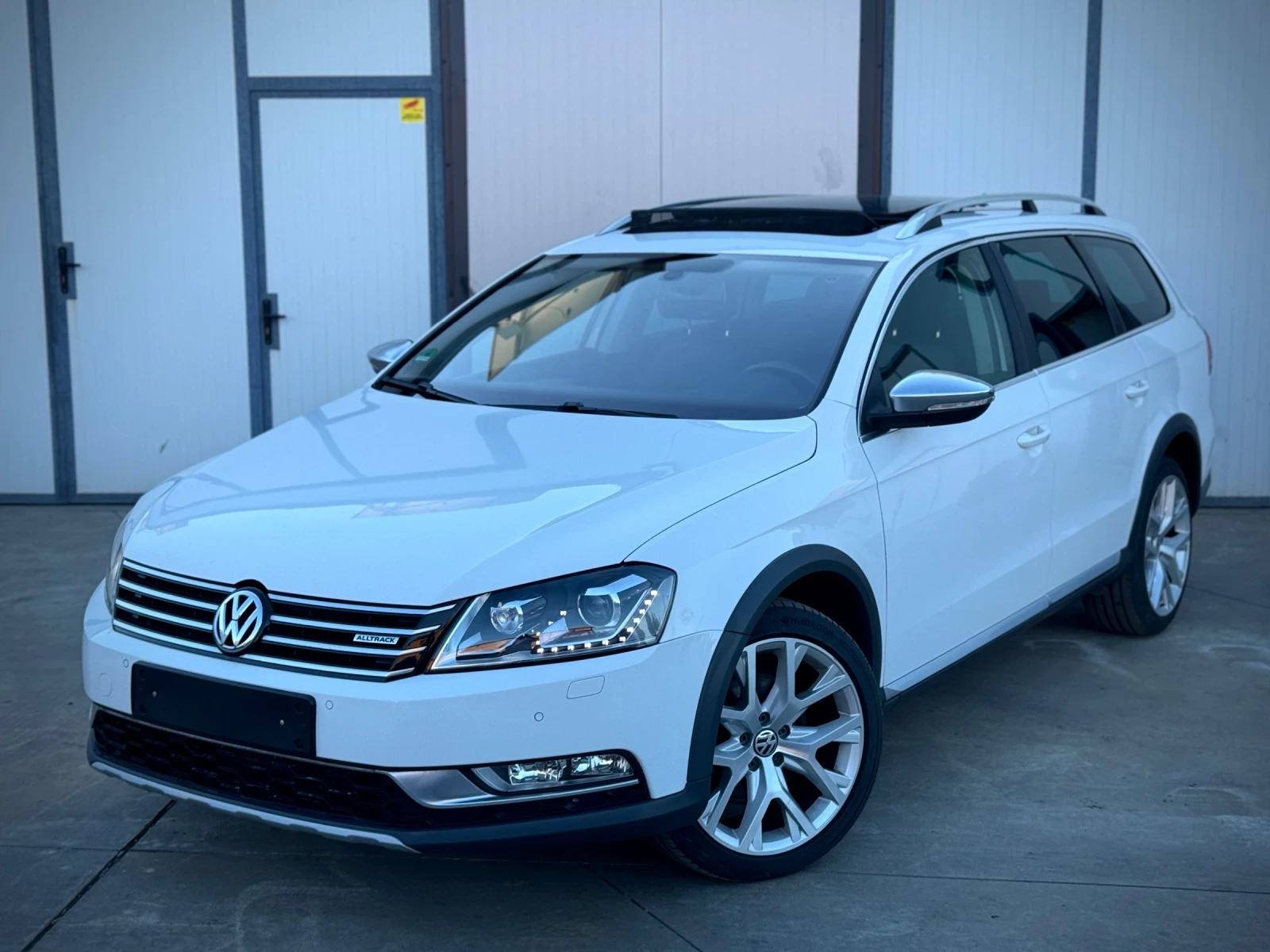 VW Passat 2.0TDI* DSG* Alltrack* Pano* LED* Масаж* Теглич, снимка 3 - Автомобили и джипове - 55782971