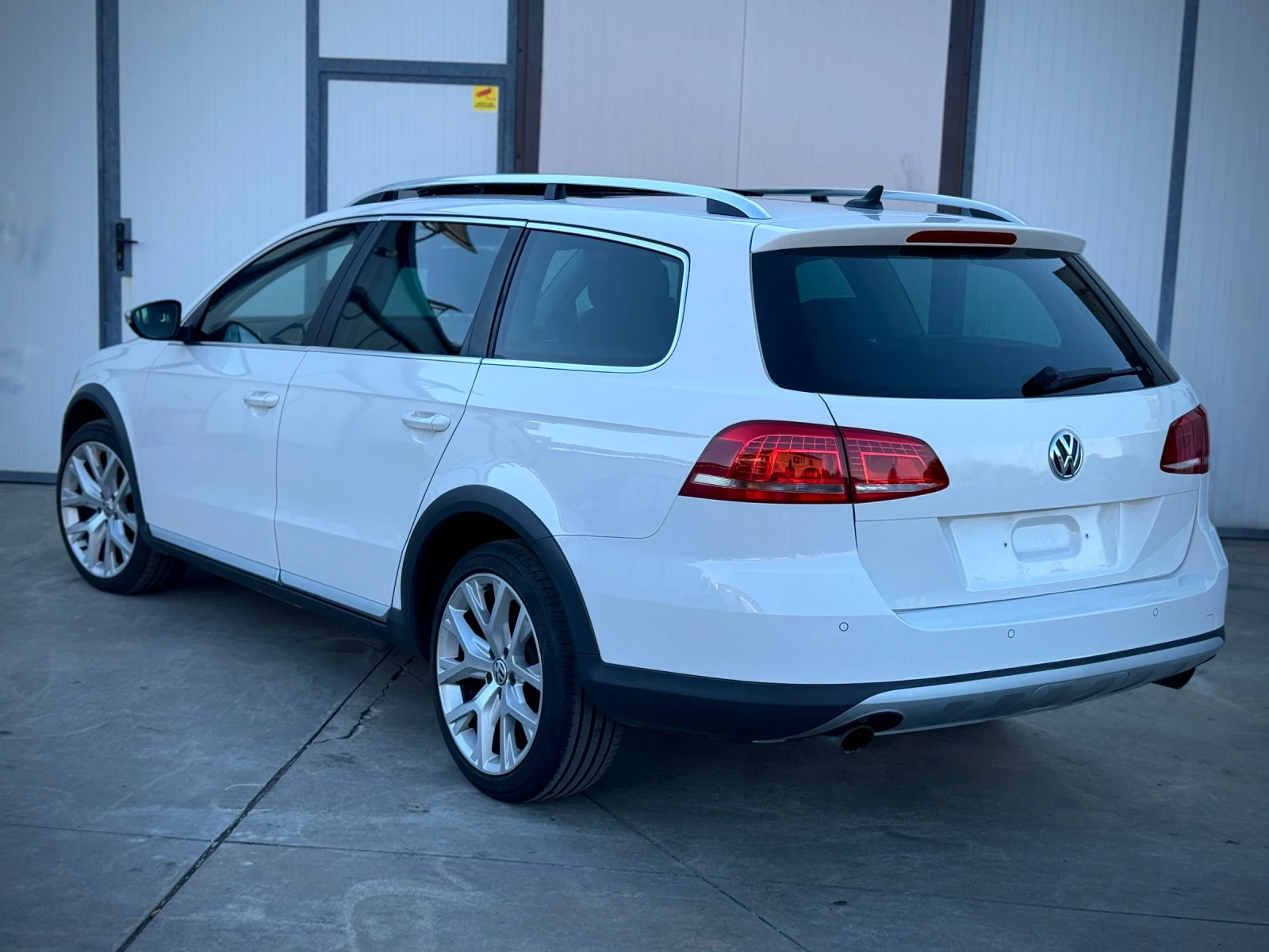 VW Passat 2.0TDI* DSG* Alltrack* Pano* LED* Масаж* Теглич, снимка 6 - Автомобили и джипове - 55782971