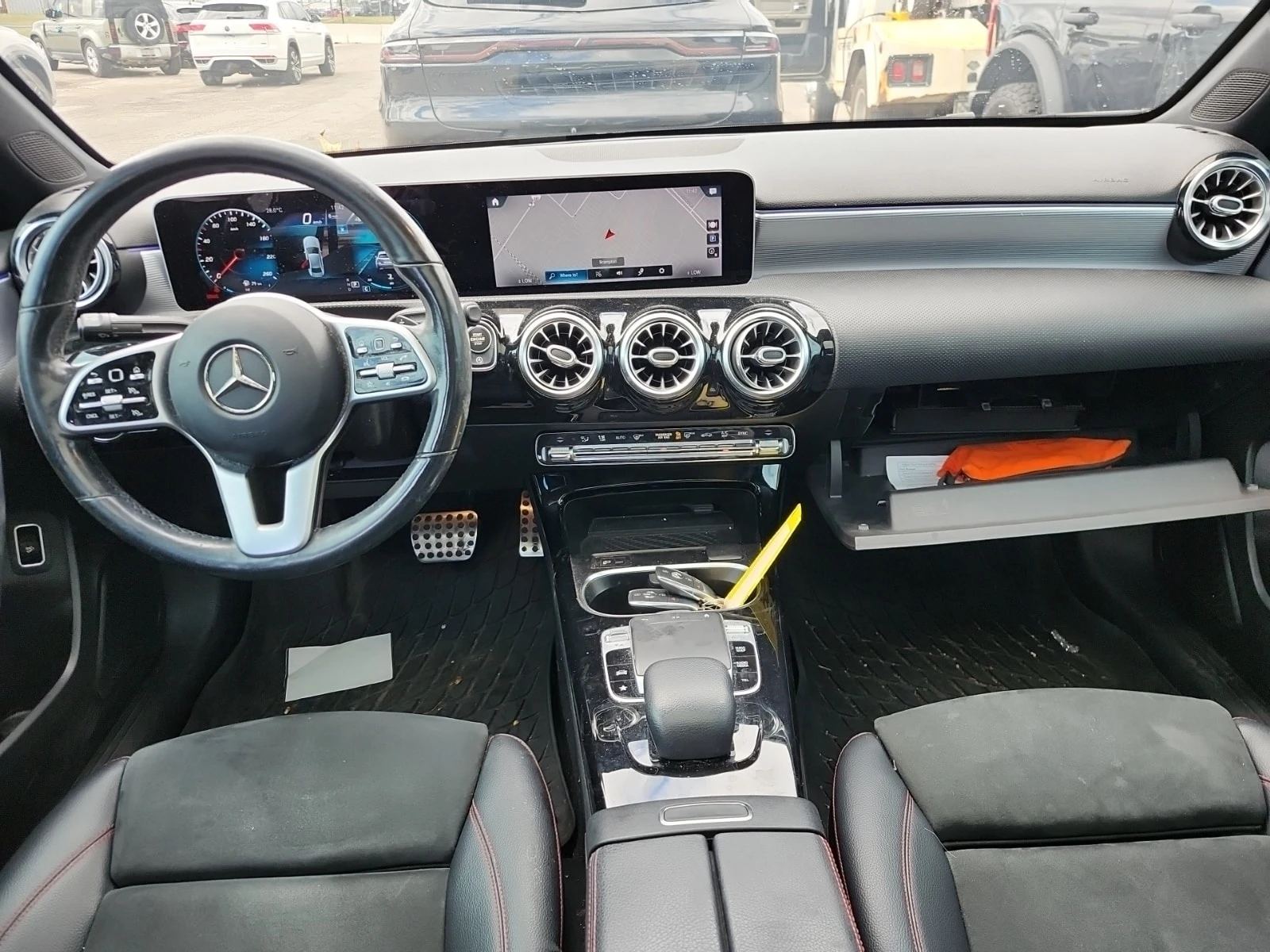 Mercedes-Benz A 220 АМГ ПАКЕТ/CARFAX /ПОДГРЕВ/ПАНО/АМБИЕНТ/ФИНАНСИРАНЕ, снимка 10 - Автомобили и джипове - 56076082