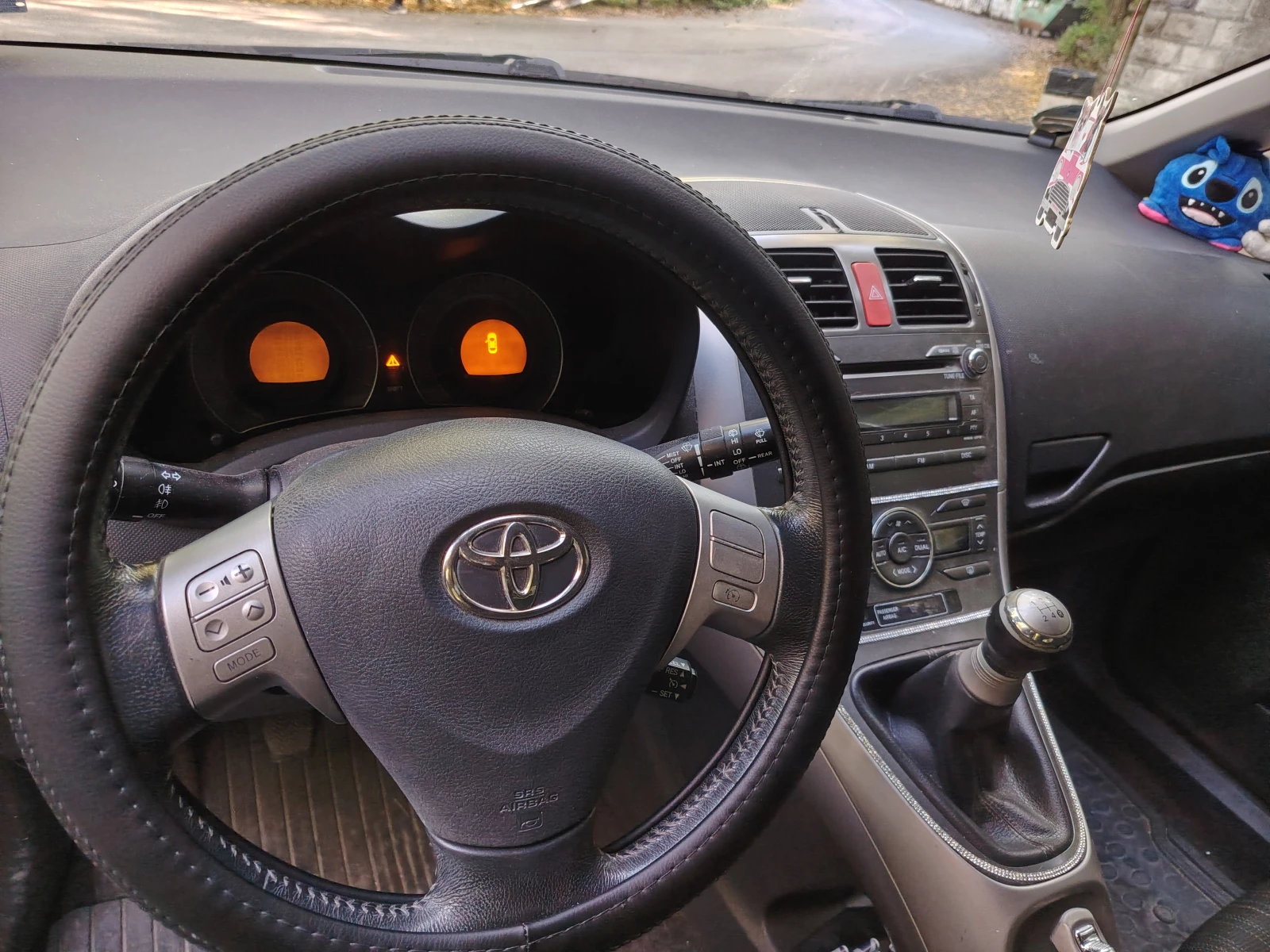 Toyota Auris 1.6, снимка 8 - Автомобили и джипове - 56543369